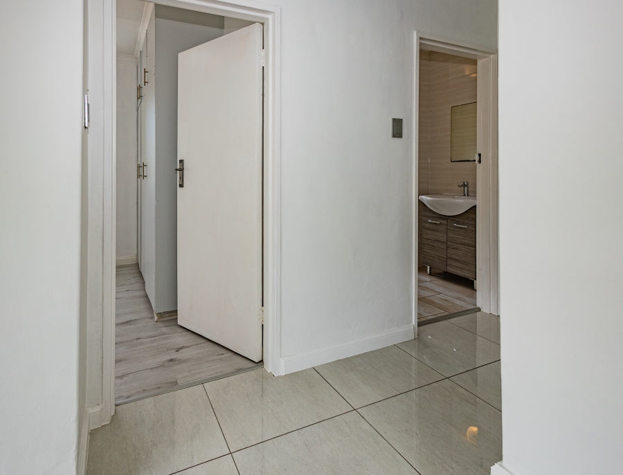 4 Bedroom Property for Sale in Bloubergrant Western Cape